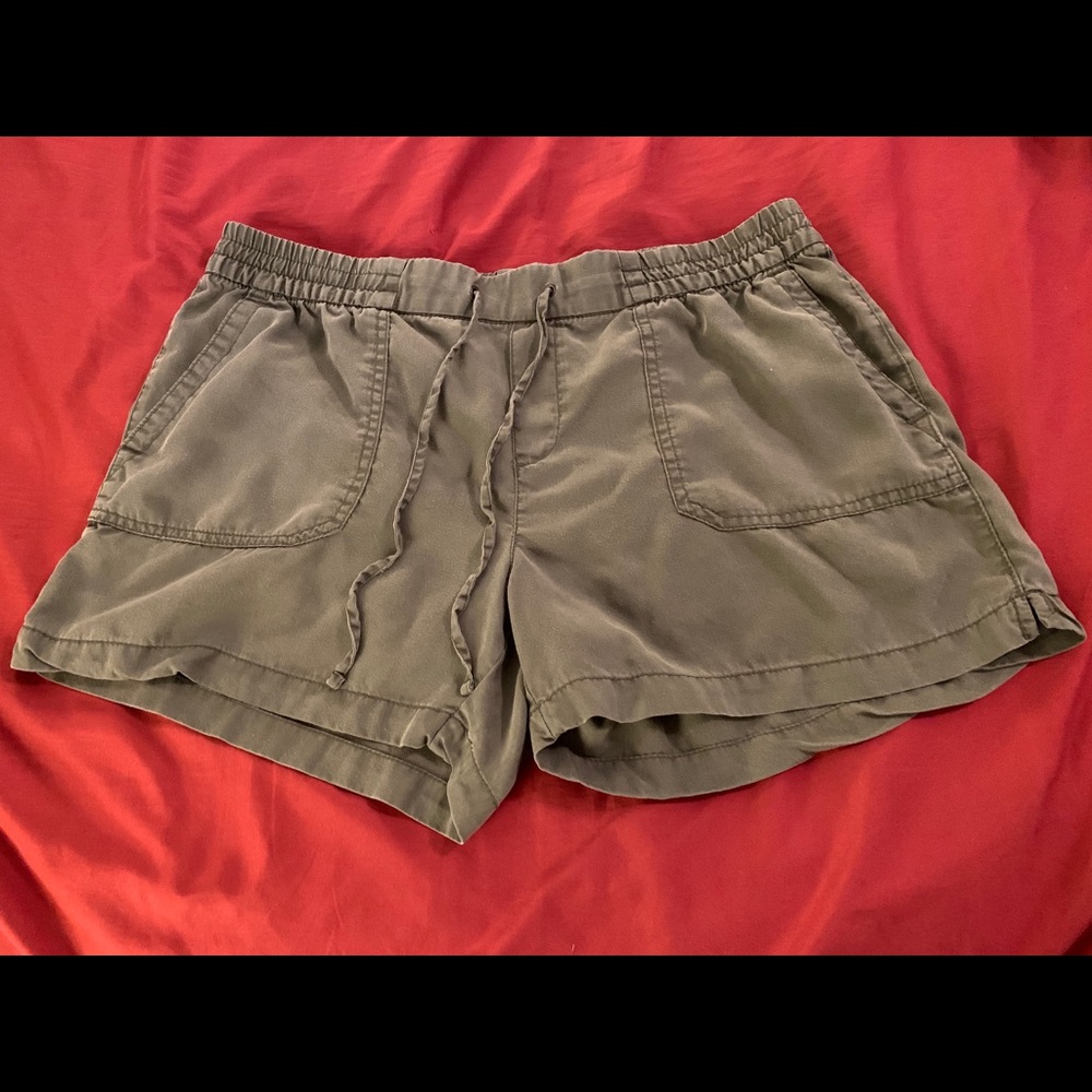 Old Navy Army Green Shorts sz Lg
